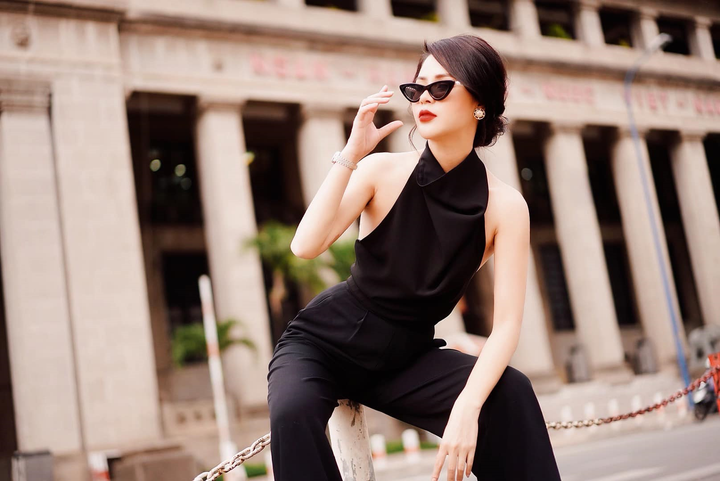 Minh 'Hướng dương ngược nắng' ngoài đời sành điệu, gợi cảm khác hẳn trên phim - 4