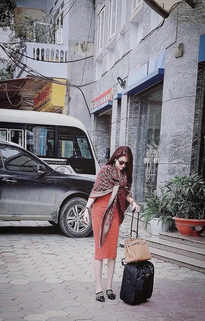 Minh 'Hướng dương ngược nắng' ngoài đời sành điệu, gợi cảm khác hẳn trên phim - 13