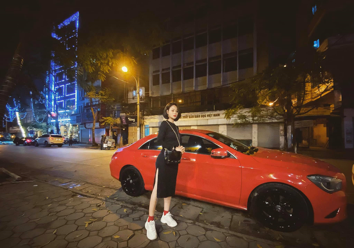 Minh 'Hướng dương ngược nắng' ngoài đời sành điệu, gợi cảm khác hẳn trên phim - 12