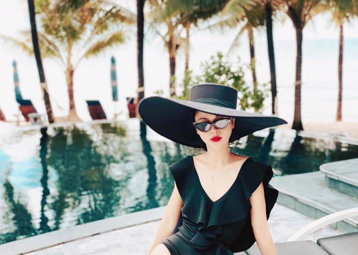 Minh 'Hướng dương ngược nắng' ngoài đời sành điệu, gợi cảm khác hẳn trên phim - 10