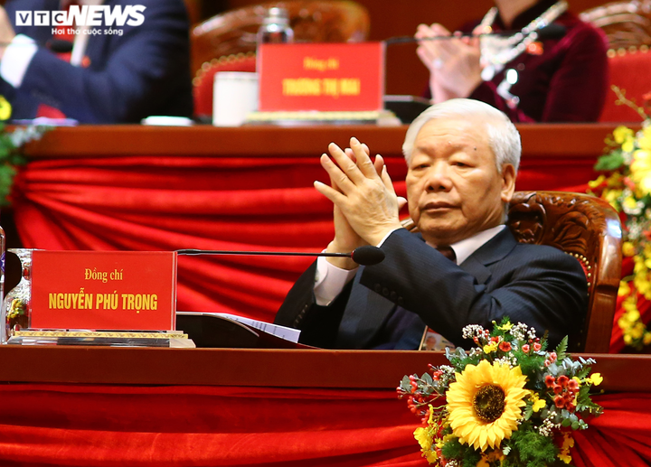 Ảnh: Đại biểu Đại hội XIII của Đảng thảo luận Văn kiện tại hội trường - 5