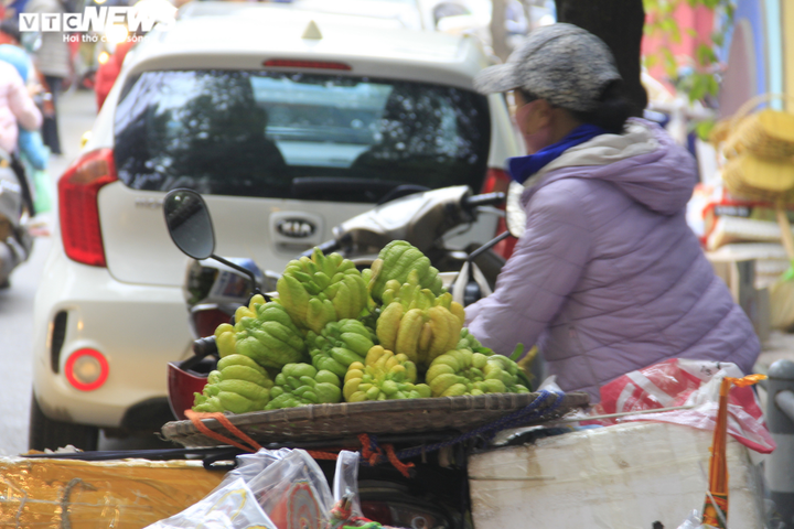 Người Hà Nội tất bật mua sắm đồ lễ cúng rằm cuối cùng của năm Canh Tý - 11