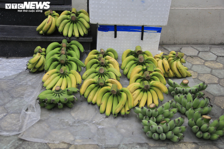 Người Hà Nội tất bật mua sắm đồ lễ cúng rằm cuối cùng của năm Canh Tý - 8