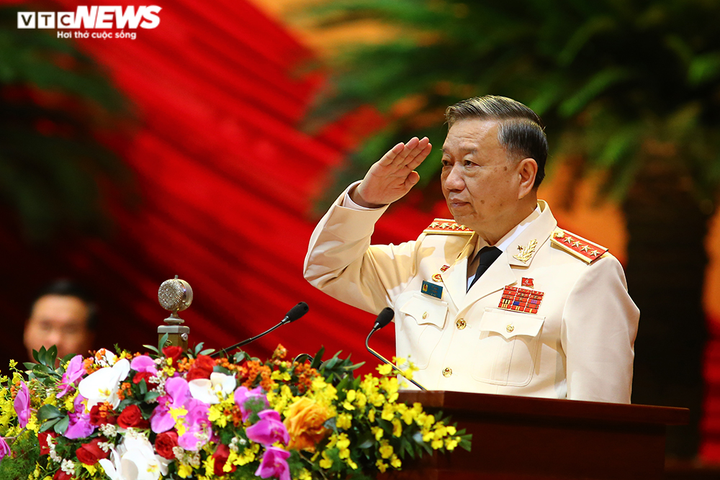 Ảnh: Đại biểu Đại hội XIII của Đảng thảo luận Văn kiện tại hội trường - 4