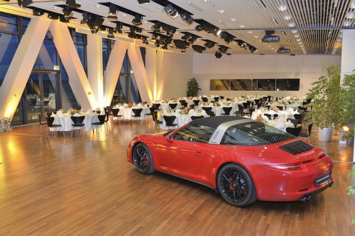 Bên trong bảo tàng Porsche nổi tiếng thế giới - 8