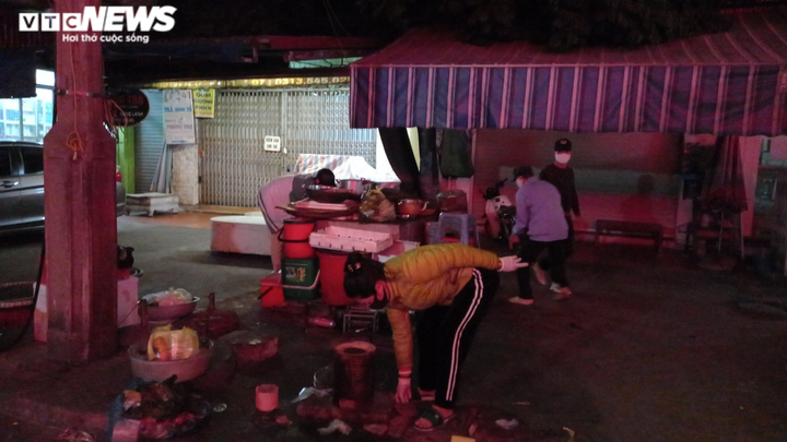 Ảnh: Phun thuốc khử khuẩn, kiểm soát chặt người ra vào BV Trẻ em Hải Phòng - 13