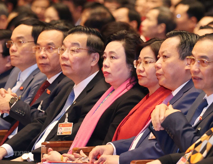 Ông Vương Đình Huệ điều hành phiên thảo luận Văn kiện Đại hội XIII - 2