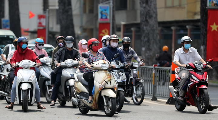 TP.HCM yêu cầu người dân đeo khẩu trang nơi công cộng, xử phạt ai vi phạm - 1