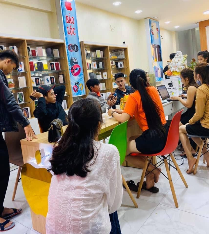 Bảo Lộc Store: Thế giới điện thoại, phụ kiện uy tín cho tín đồ công nghệ - 2