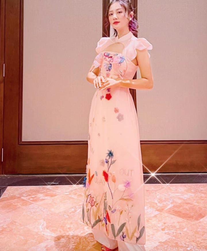 Ảnh: Mỹ nhân Việt dịu dàng, đầy quyến rũ trong tà áo dài Tết - 6