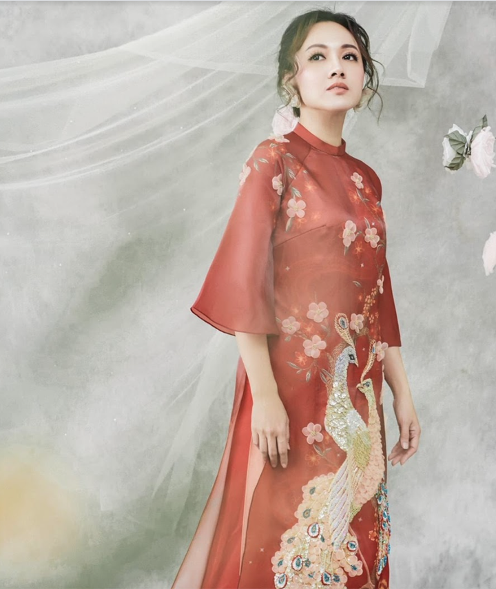 Ảnh: Mỹ nhân Việt dịu dàng, đầy quyến rũ trong tà áo dài Tết - 7