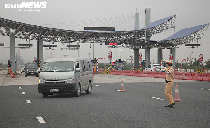 Quảng Ninh tạm dừng vận chuyển khách bằng đường bộ, đường thủy do COVID-19 - 1