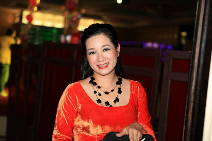 Thanh Thanh Hiền vẫn giữ nếp đến chúc Tết bố chồng cũ - 1
