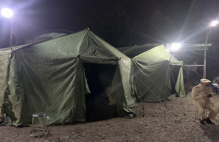 Ảnh: Quảng Ninh thông đêm lập chốt kiểm soát, xét nghiệm COVID-19 - 12