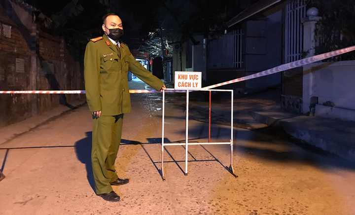 Ảnh: Quảng Ninh thông đêm lập chốt kiểm soát, xét nghiệm COVID-19 - 3