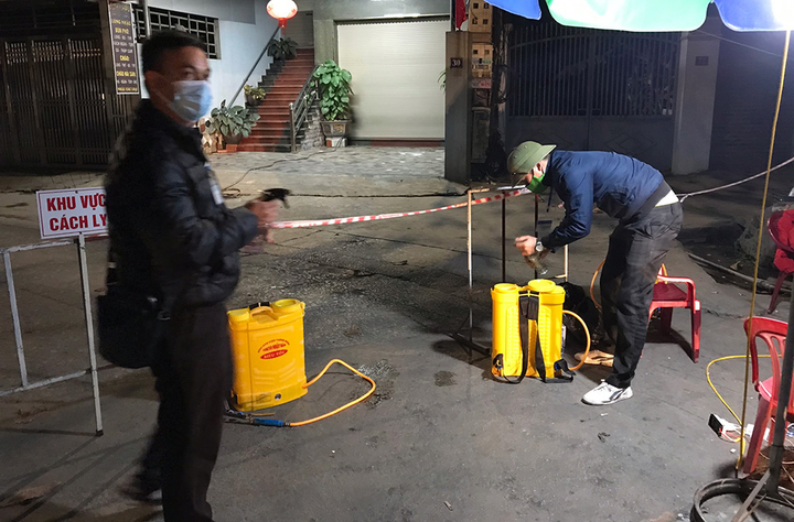 Ảnh: Quảng Ninh thông đêm lập chốt kiểm soát, xét nghiệm COVID-19 - 5