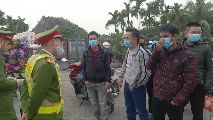 Bộ Công an yêu cầu rà soát người nhập cảnh về nước - 1