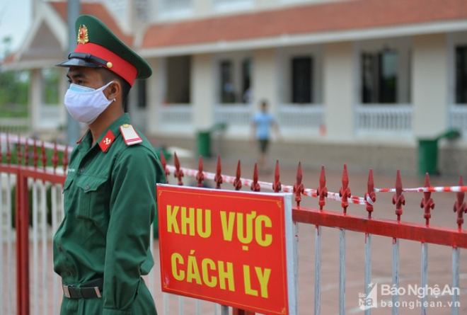 Nghệ An yêu cầu người dân phải đeo khẩu trang nơi công cộng phòng chống COVID-19 - 1