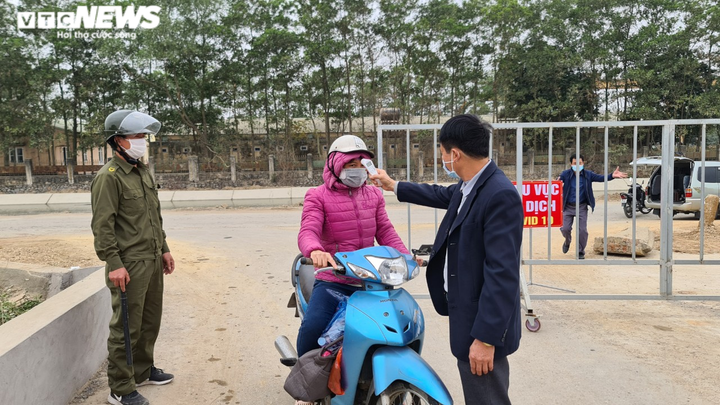 Bắc Ninh: Ngày đầu cách ly phòng dịch ở xã có 2 ca mắc COVID-19 - 3