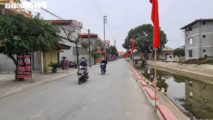 Bắc Ninh: Ngày đầu cách ly phòng dịch ở xã có 2 ca mắc COVID-19 - 6