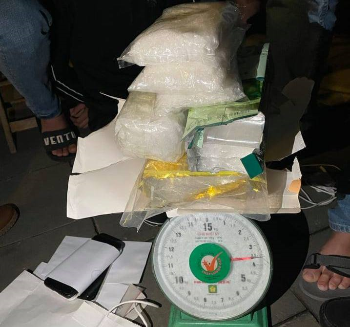 Bắt kẻ vận chuyển 3,5kg ma túy đá từ Thanh Hóa vào Đà Nẵng - 1