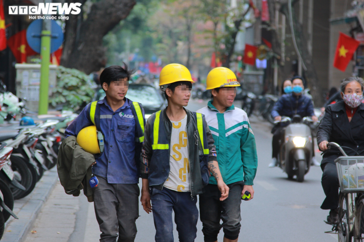 Người Hà Nội vô tư tập trung đông người, không đeo khẩu trang phòng COVID-19 - 12