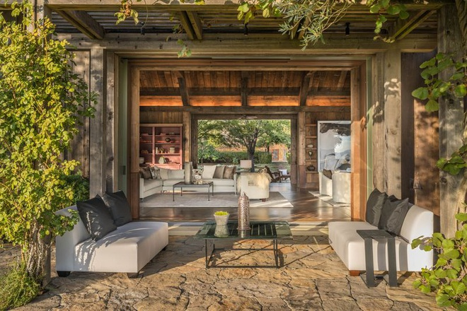 Mãn nhãn biệt thự gỗ trên đồi giá 18,5 triệu USD đẹp như mơ - 4