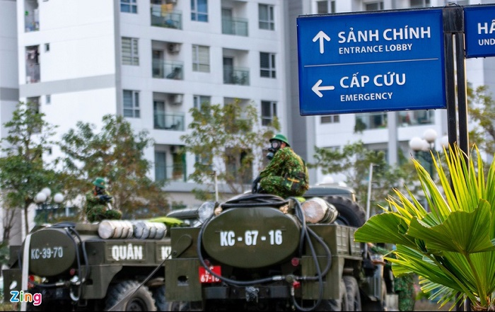 Ảnh: Quân đội dùng xe đặc dụng phun khử trùng tại Quảng Ninh - 3