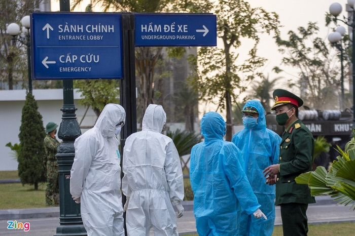 Ảnh: Quân đội dùng xe đặc dụng phun khử trùng tại Quảng Ninh - 6