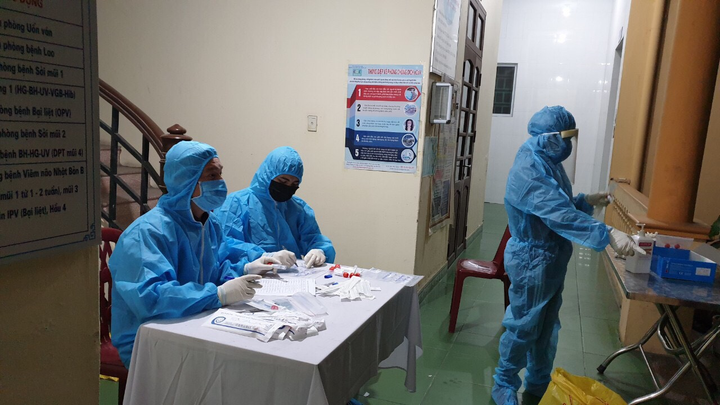 TP Hạ Long xuất hiện ca nghi nhiễm COVID-19, lập tức phong tỏa nhiều khu phố - 1