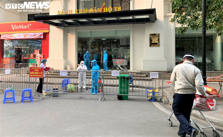 Ảnh: Quy trình tiếp nhận nhu yếu phẩm cho cư dân nhà T6 Times City bị phong tỏa - 6