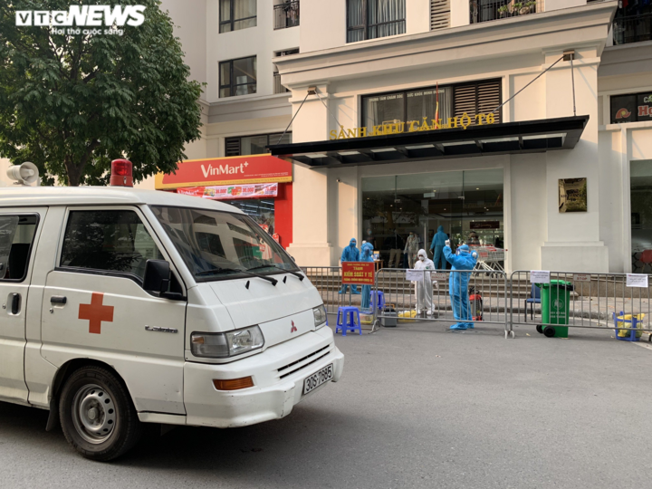 Ảnh: Quy trình tiếp nhận nhu yếu phẩm cho cư dân nhà T6 Times City bị phong tỏa - 9