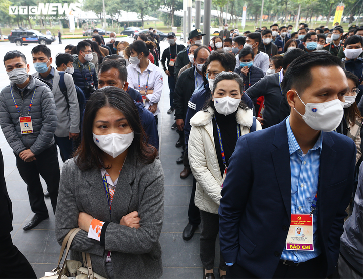 Ảnh: Xét nghiệm COVID-19 lần 3 cho phóng viên dự Đại hội Đảng XIII - 7