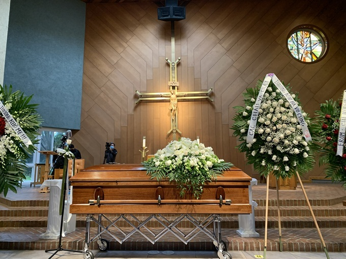 Đám tang Lệ Thu giữa trời California mưa gió - 4