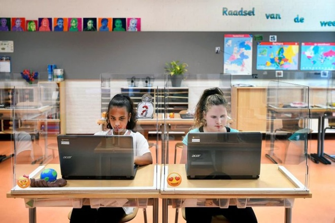 Các nước làm gì để học sinh đến trường an toàn trong mùa dịch? - 1