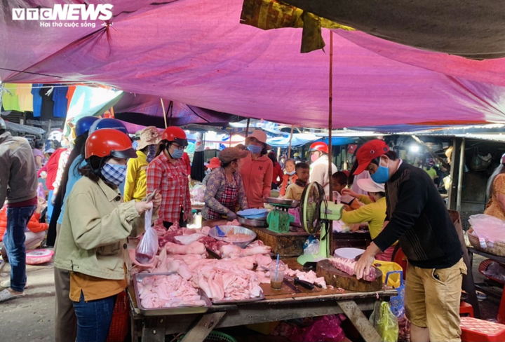 Ảnh: Phong toả khu vực có trường hợp dương tính với SARS-CoV-2 ở Gia Lai - 8