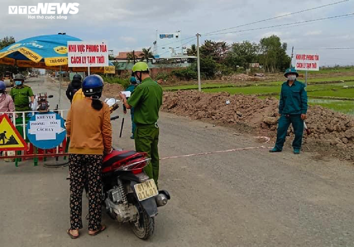 Ảnh: Phong toả khu vực có trường hợp dương tính với SARS-CoV-2 ở Gia Lai - 1