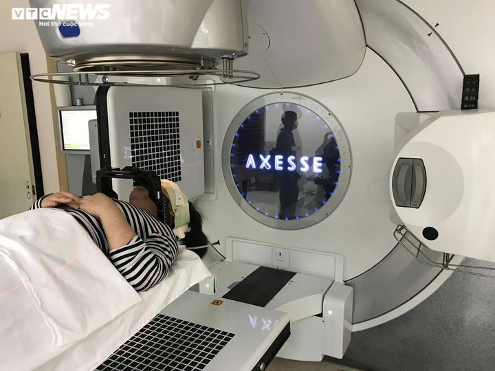 Cứu bé gái bị động kinh kháng thuốc bằng công nghệ lần đầu áp dụng tại Việt Nam - 1