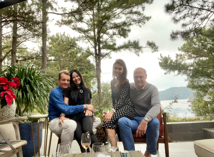 Hồng Nhung thoải mái khoe khoảnh khắc tình cảm bên bạn trai ngoại quốc - 6