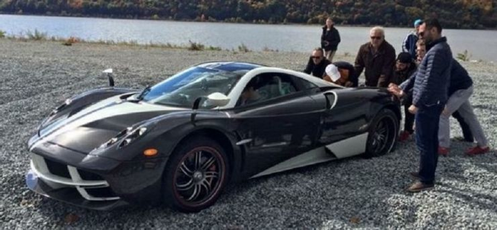 Những tình huống 'lãng xẹt' của siêu xe - 1