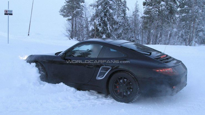 Những tình huống 'lãng xẹt' của siêu xe - 3