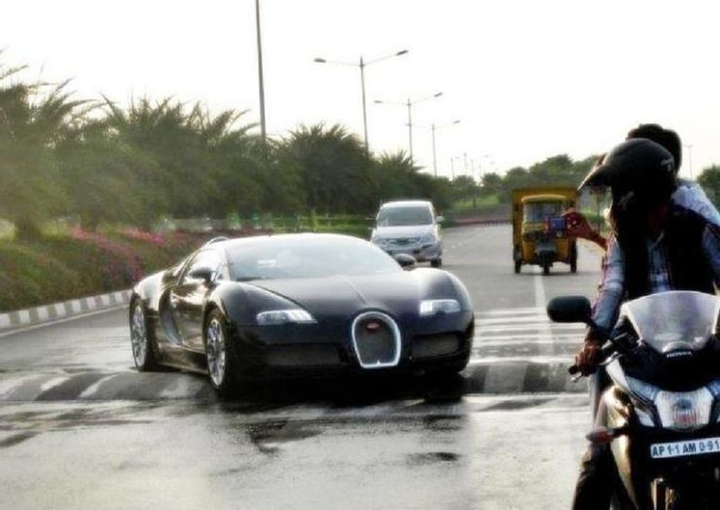 Những tình huống 'lãng xẹt' của siêu xe - 6