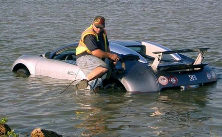 Những tình huống 'lãng xẹt' của siêu xe - 8