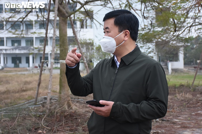 Ảnh: Bộ đội căng mình dọn dẹp xây bệnh viện dã chiến 1.000 giường ở Hải Dương - 8