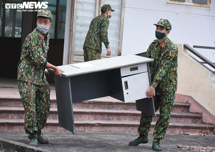 Ảnh: Bộ đội căng mình dọn dẹp xây bệnh viện dã chiến 1.000 giường ở Hải Dương - 2