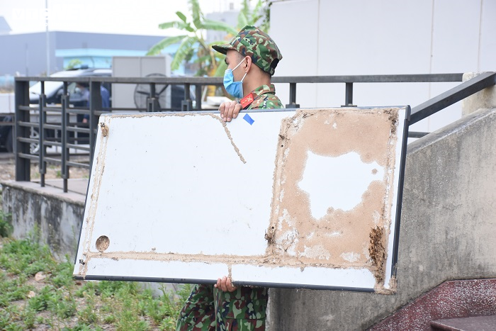 Ảnh: Bộ đội căng mình dọn dẹp xây bệnh viện dã chiến 1.000 giường ở Hải Dương - 9