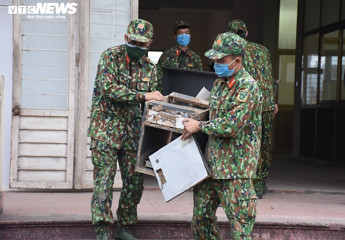 Ảnh: Bộ đội căng mình dọn dẹp xây bệnh viện dã chiến 1.000 giường ở Hải Dương - 3