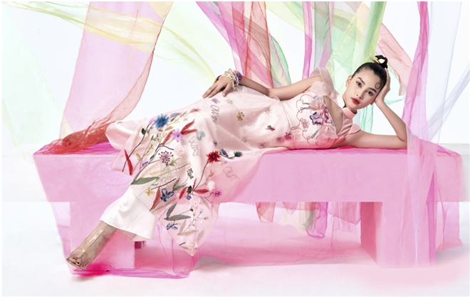 Ảnh: Mỹ nhân Việt dịu dàng, đầy quyến rũ trong tà áo dài Tết - 5