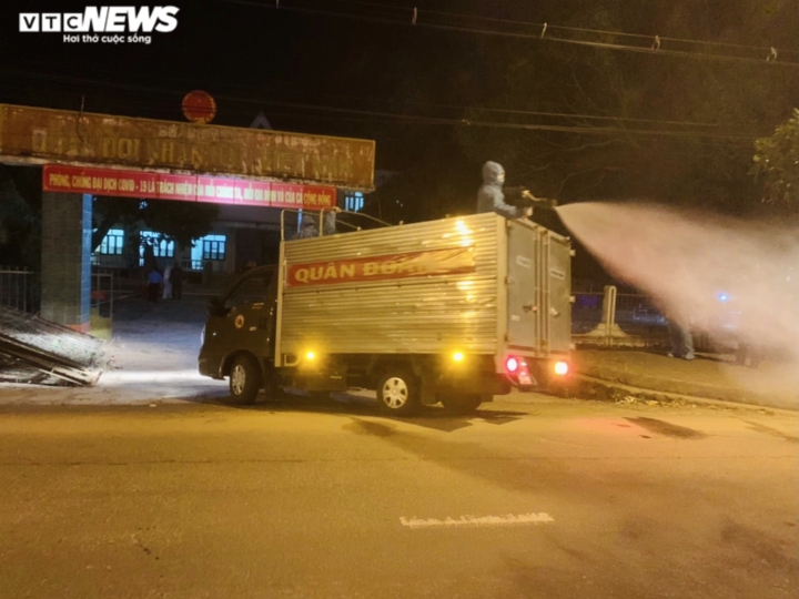 Ảnh: Quân đoàn 3 phun thuốc khử khuẩn tại vùng dịch ở Gia Lai - 3