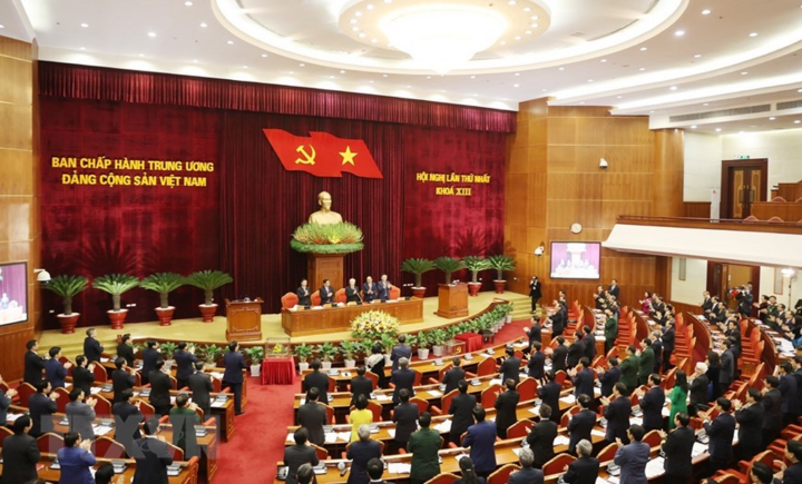 8 người tái cử, 10 người lần đầu tham gia Bộ Chính trị - 1